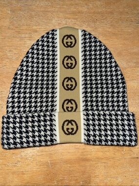 Gucci Black & Beige Houndstooth Beanie with Logo Stripe